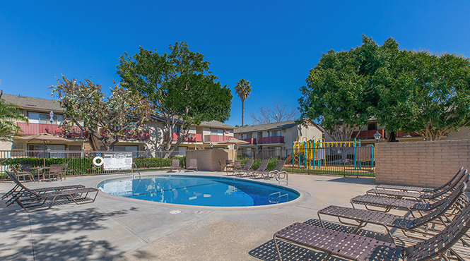 Del Amo Apartment Homes Accent Image 2